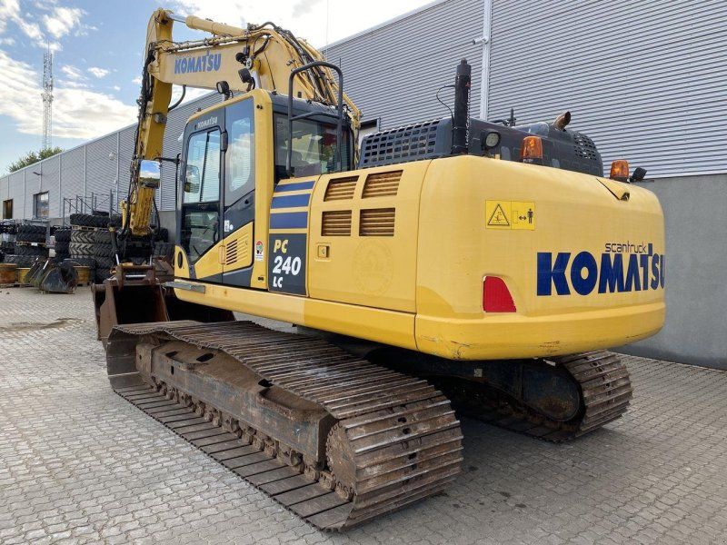 Komatsu PC240LC-11
