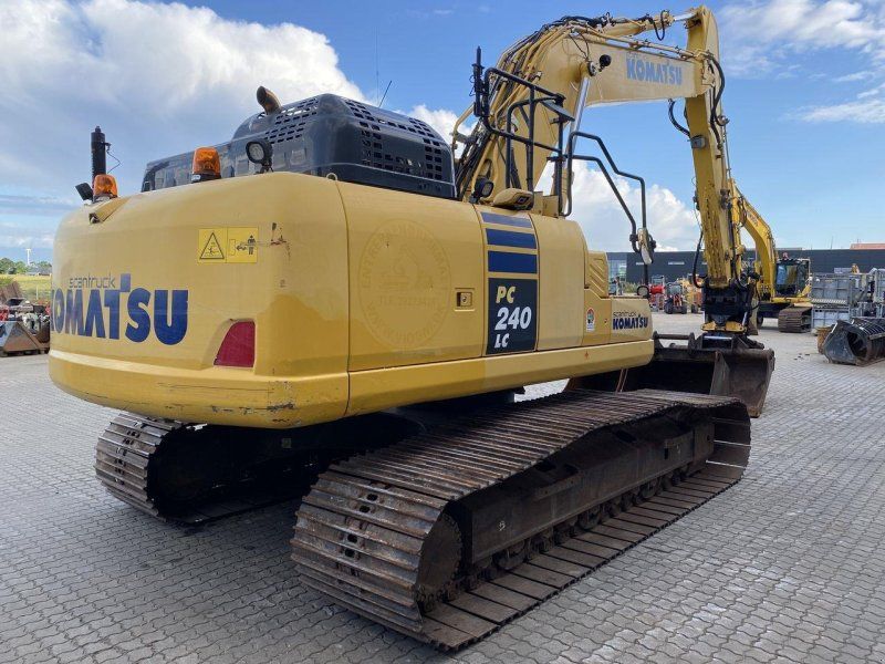 Komatsu PC240LC-11