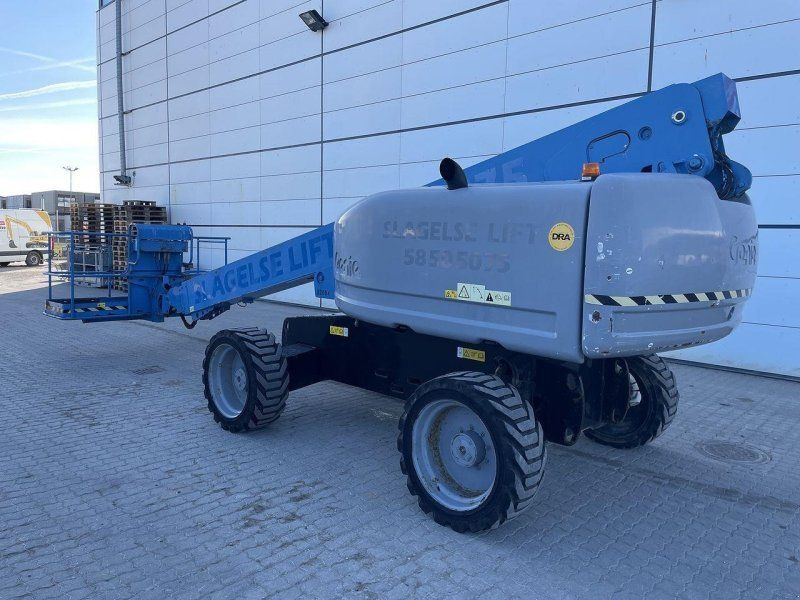 Genie S-60HC