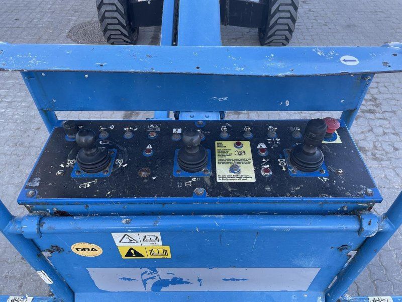 Genie S-60HC