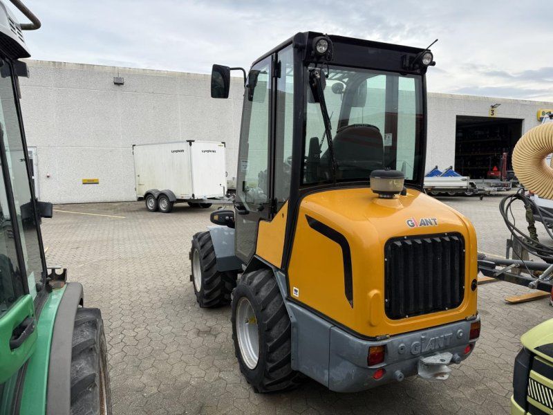 Giant 2700HD