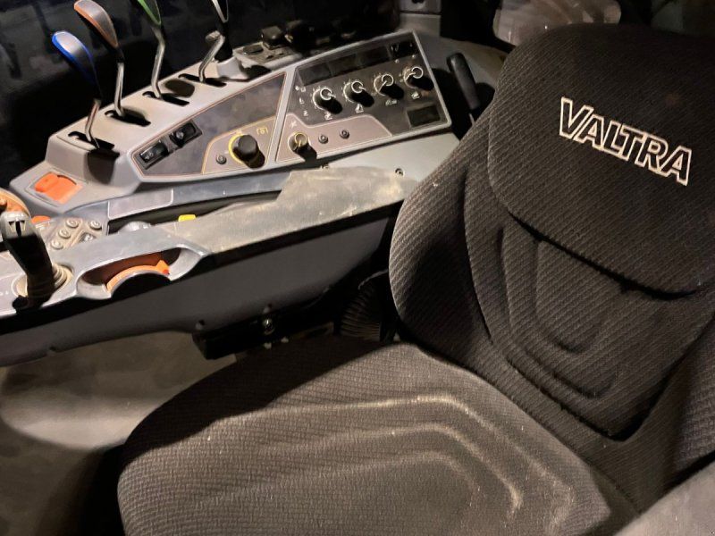 Valtra T195 Active---  PÅ VEJ IND-