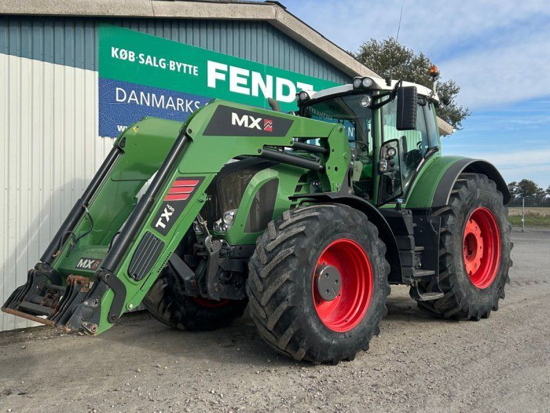 Fendt 933 Vario SCR Profi Plus  Med MX Frontlæsser TX430