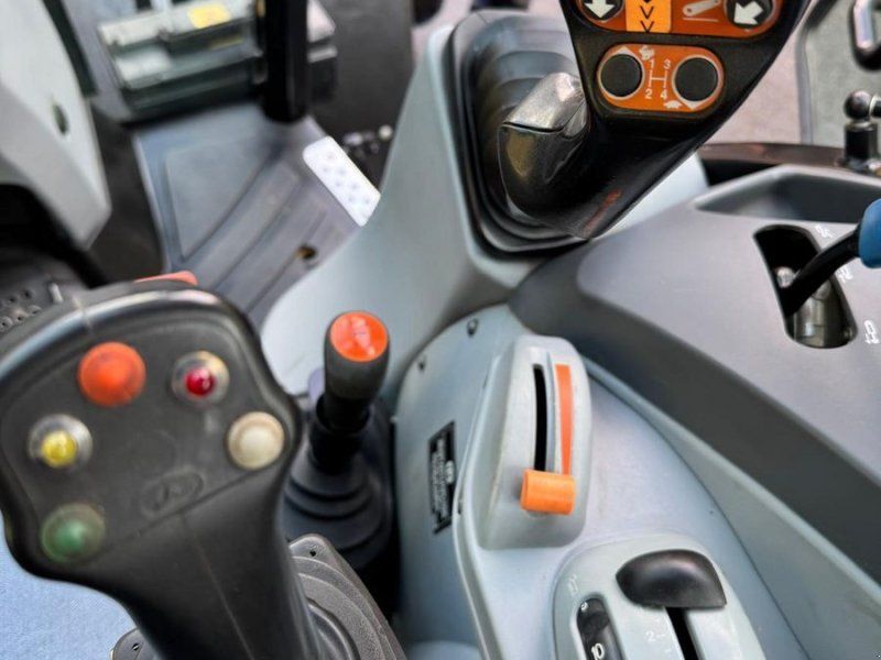 New Holland T4.115