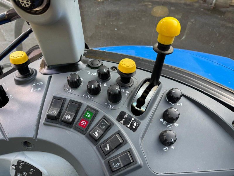 New Holland T4.115