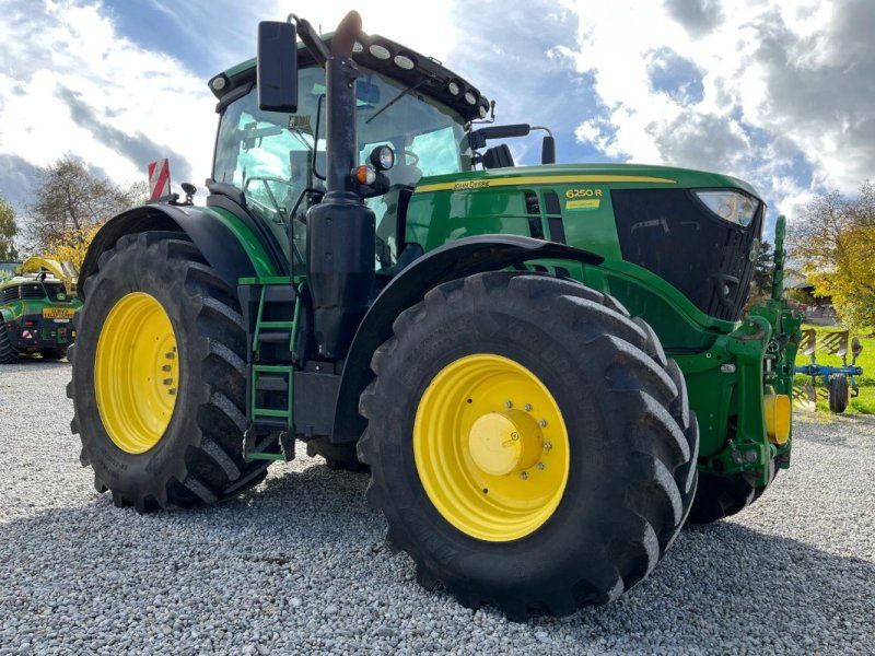 John Deere 6250R