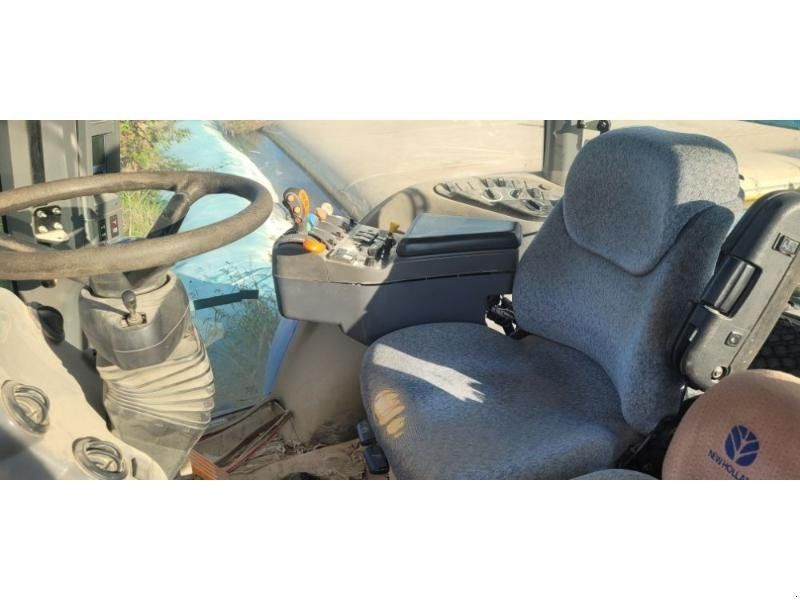 New Holland TG230