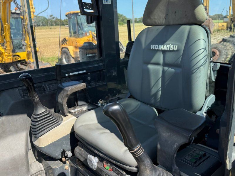 Komatsu PC30MR-2