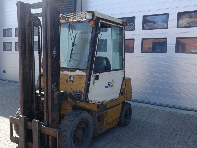 TCM FD25 Z2 // 2500 Kg.  diesel