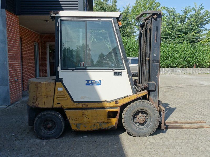 TCM FD25 Z2 // 2500 Kg.  diesel