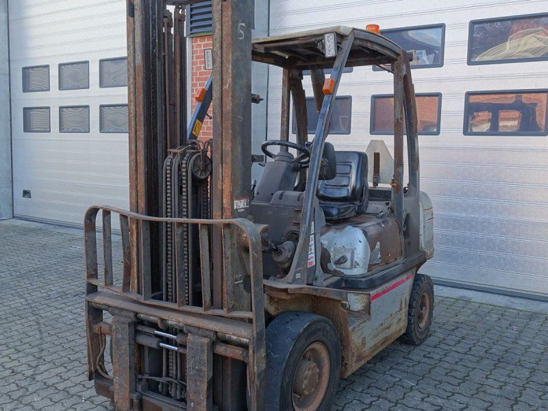 Nissan Y1D2A200 // 2000 kg. Diesel