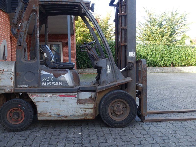 Nissan Y1D2A200 // 2000 kg. Diesel