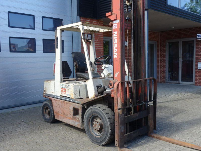 Nissan EH02 A 20U // 2 tons diesel