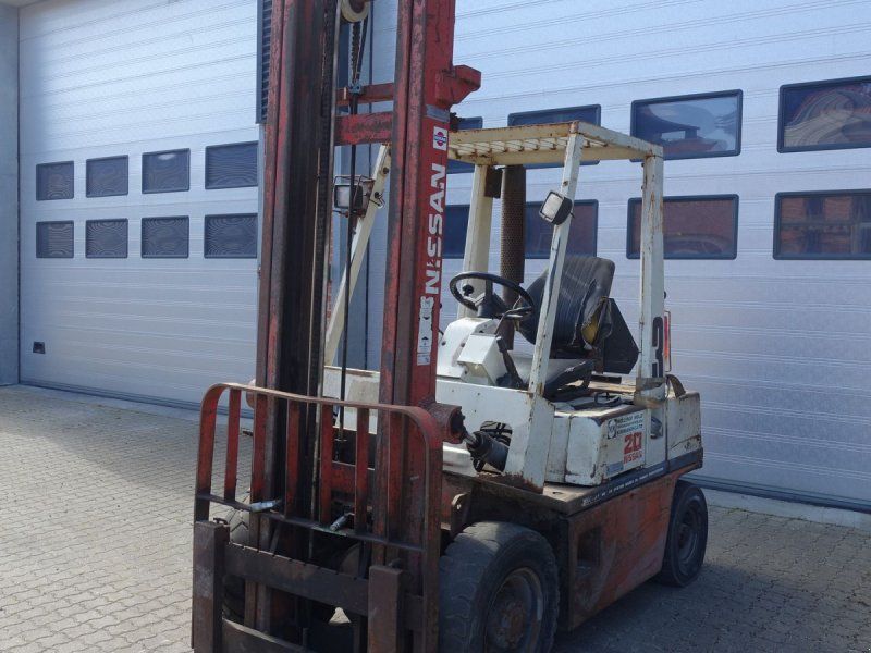 Nissan EH02 A 20U // 2 tons diesel