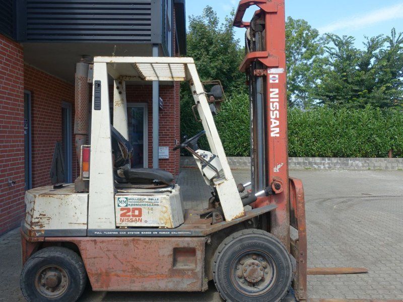 Nissan EH02 A 20U // 2 tons diesel