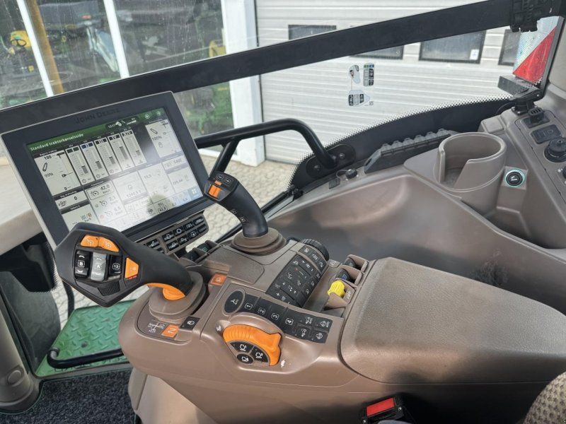 John Deere 6R 250