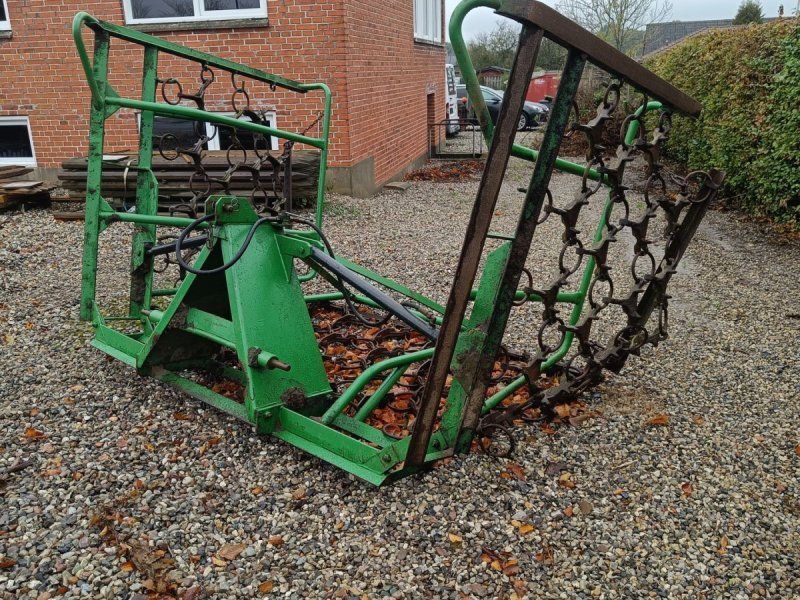5m græsmarksharve med hydraulisk opklap