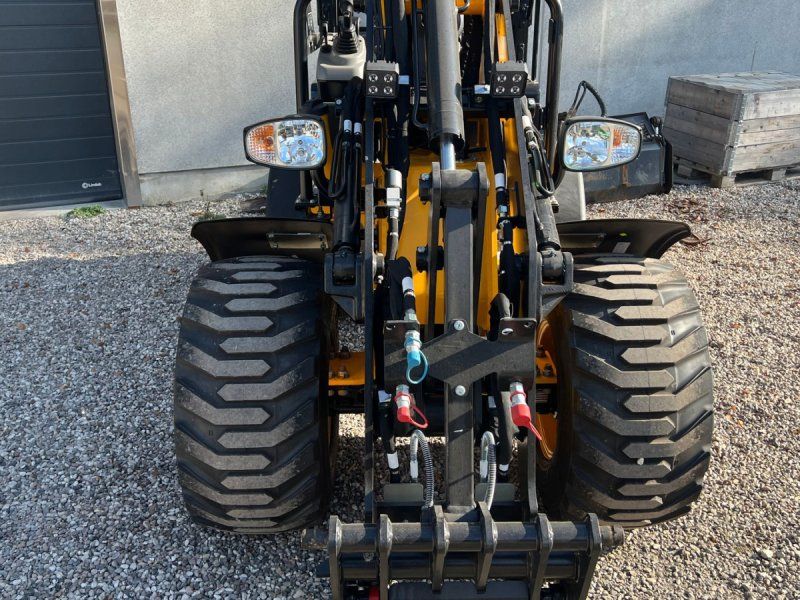 JCB 403 Plus Agri