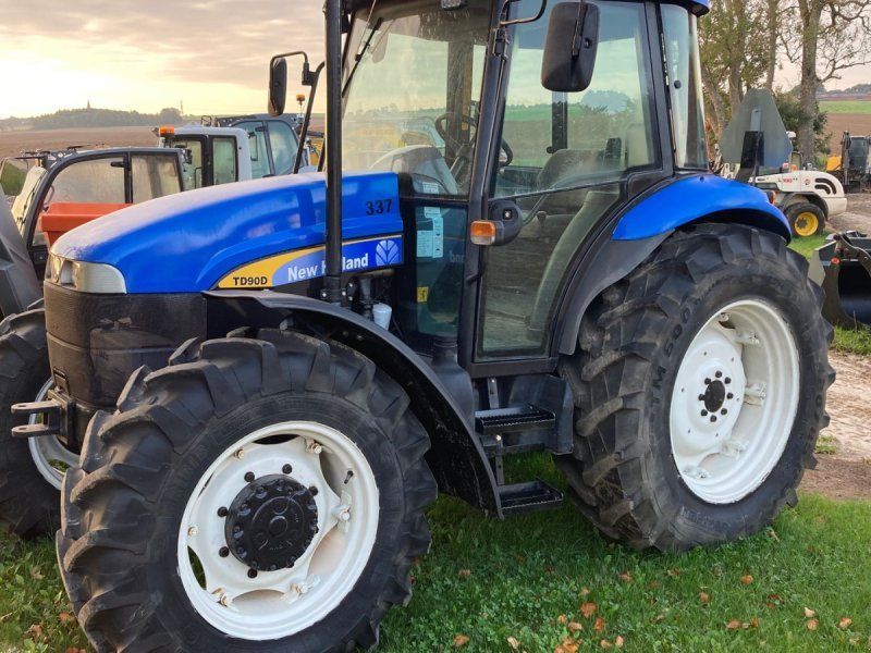 New Holland TD90D
