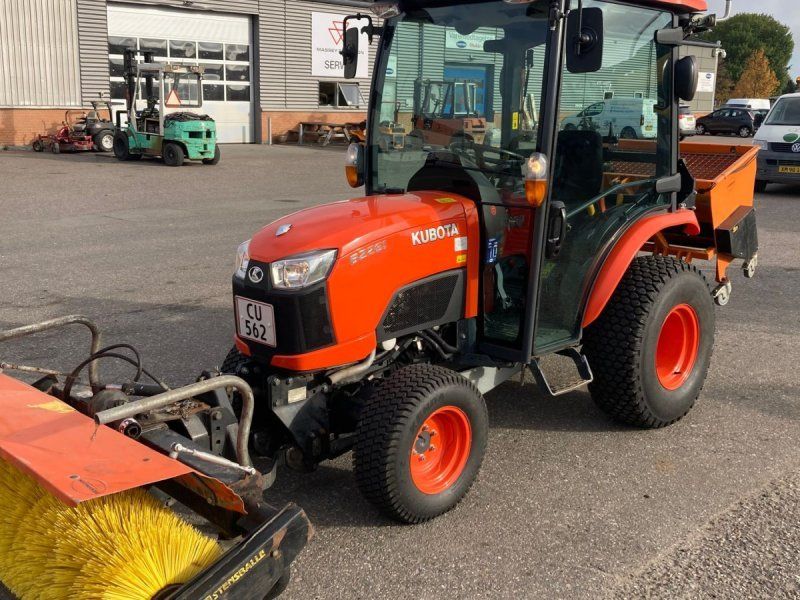 Kubota B2261 med 120 cm kost og udlægger