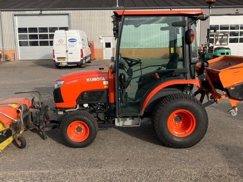 Kubota B2261 med 120 cm kost og udlægger