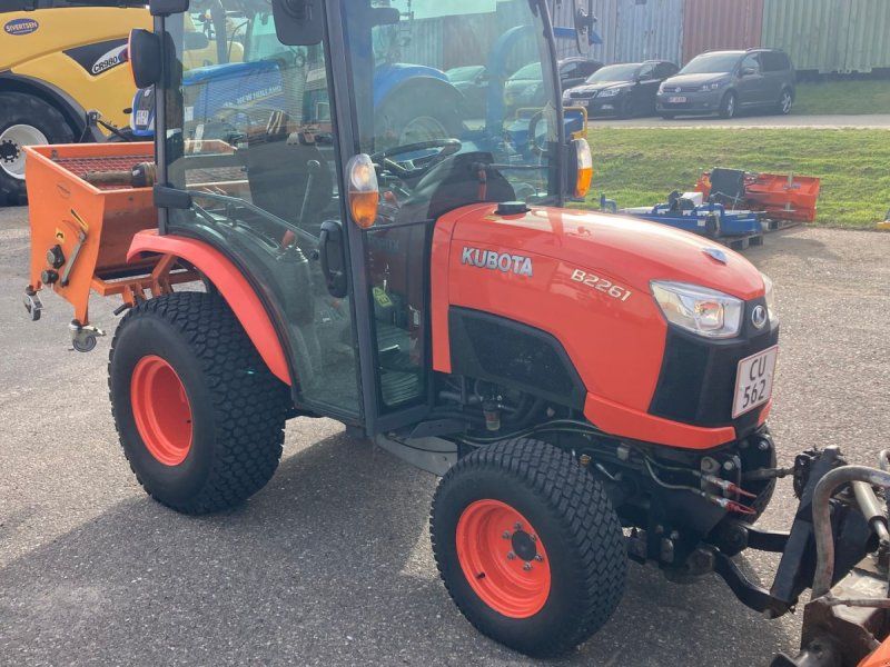 Kubota B2261 med 120 cm kost og udlægger