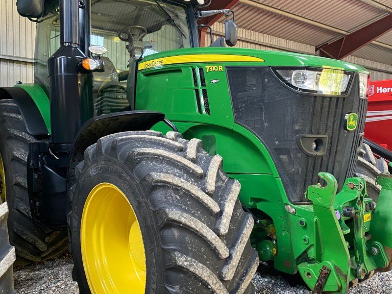 John Deere 7310R