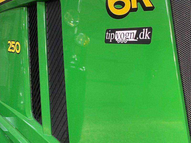 John Deere 6R250