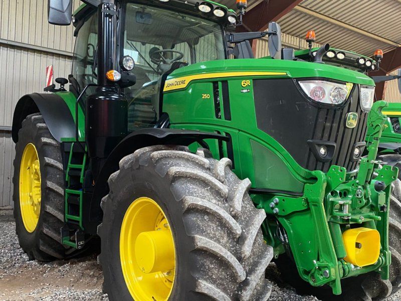 John Deere 6R250