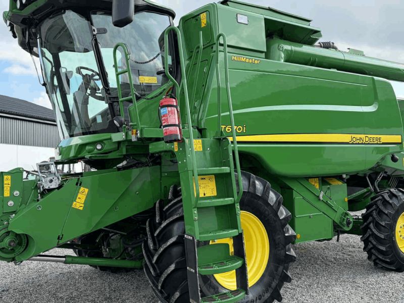 John Deere T670I