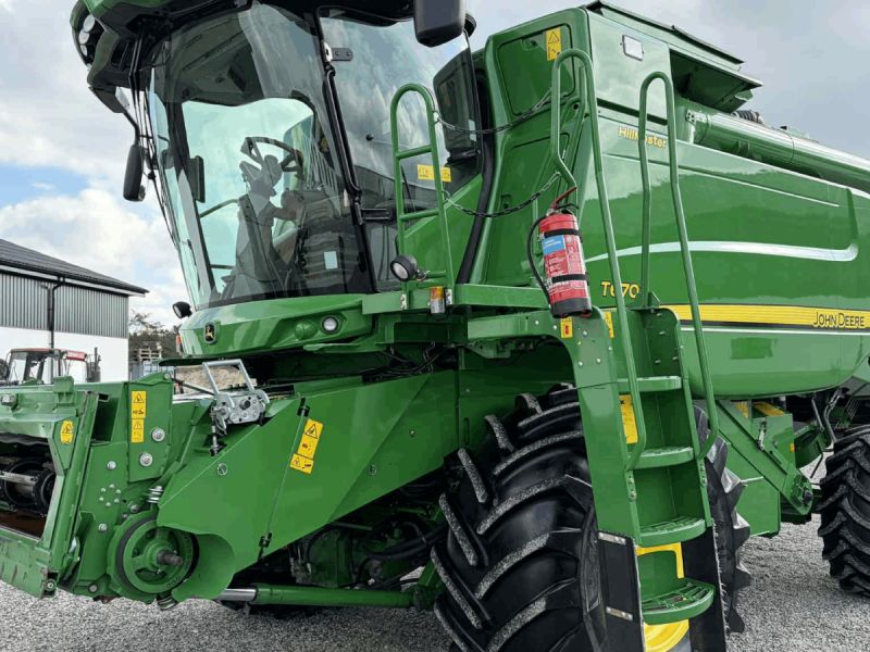 John Deere T670I