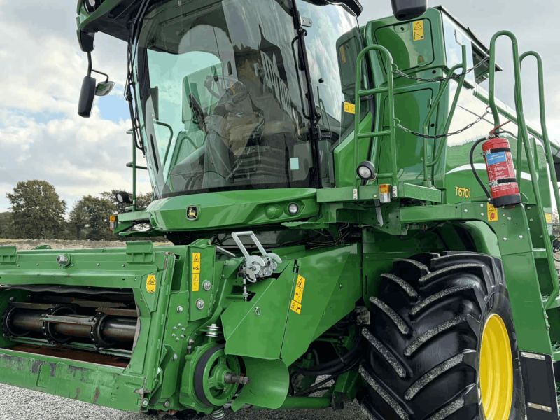 John Deere T670I
