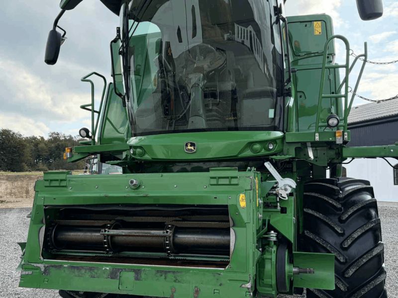 John Deere T670I