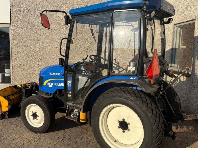 New Holland BOOMER 50 HST