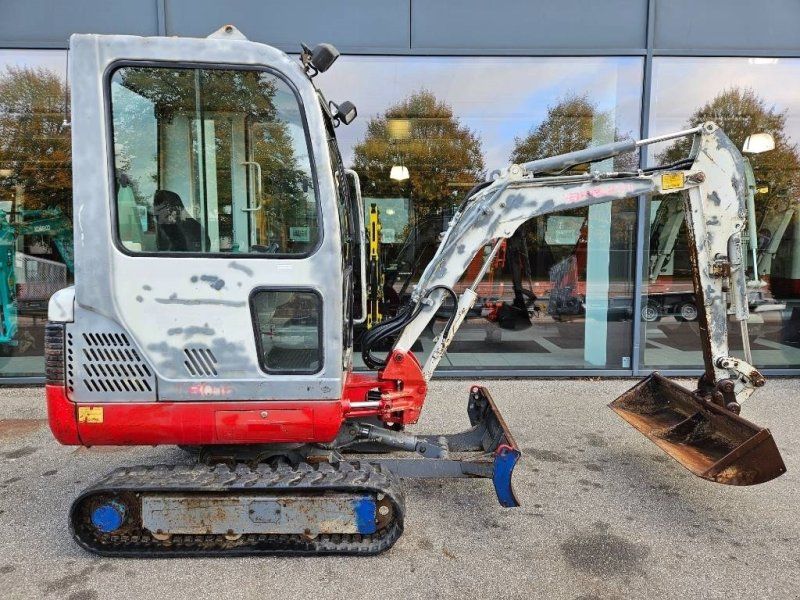 Takeuchi TB 016