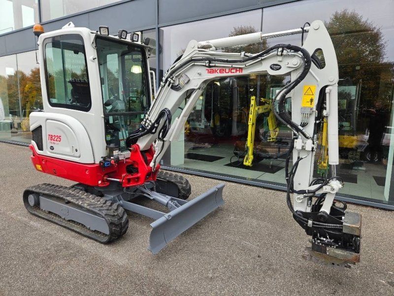 Takeuchi TB 225