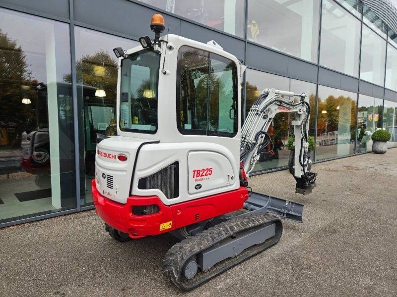 Takeuchi TB 225
