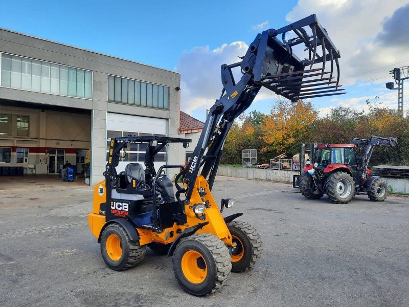 JCB 403 Agri PLUS