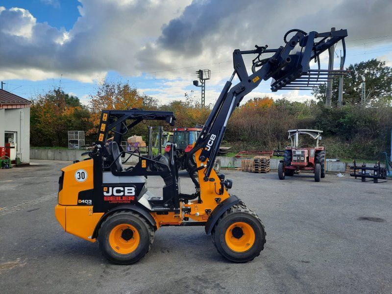 JCB 403 Agri PLUS