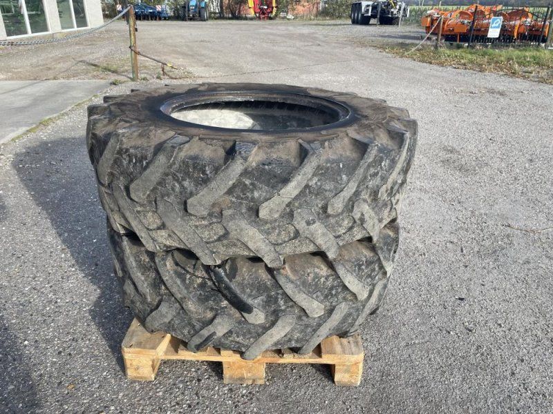 Pirelli 340/85R 24 .