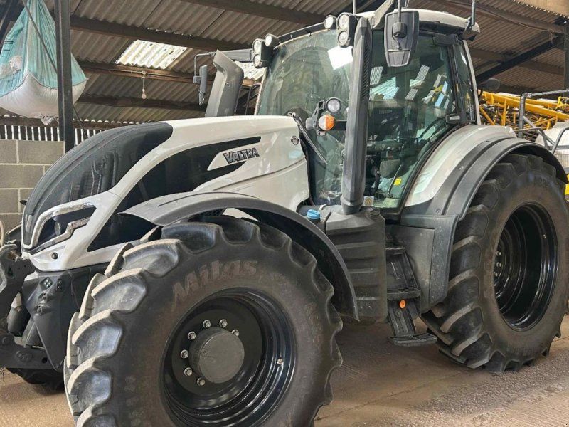 Valtra T175  Kun 1.650 timer. Front lift.  Luftbremser. Ring til Ulrik