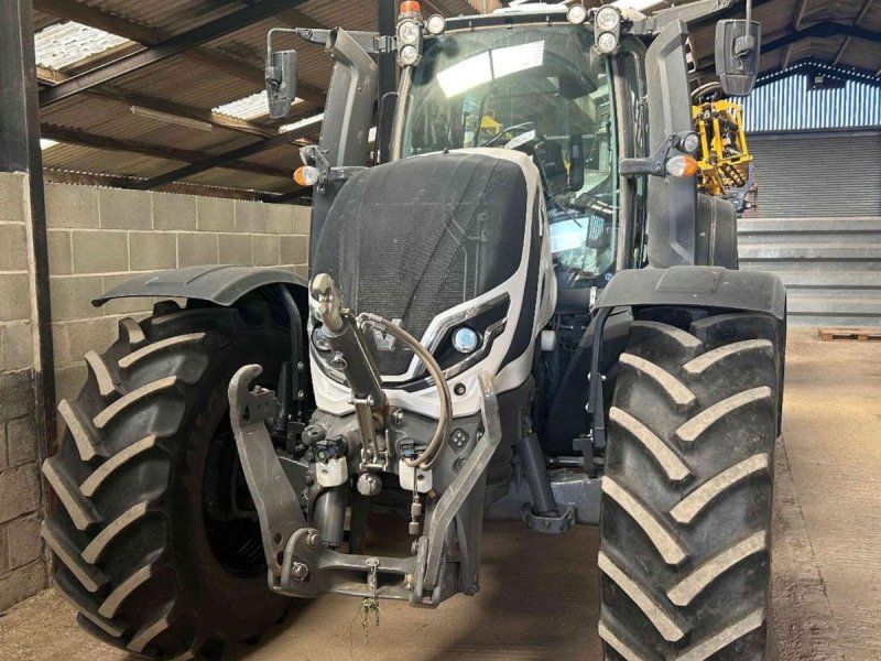 Valtra T175  Kun 1.650 timer. Front lift.  Luftbremser. Ring til Ulrik