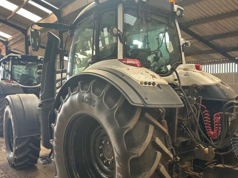 Valtra T175  Kun 1.650 timer. Front lift.  Luftbremser. Ring til Ulrik