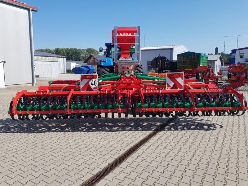 Agro-Masz BTC 60H mit SP400 Zwischenfruchtstreuer