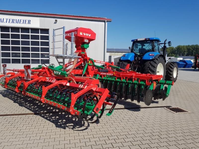 Agro-Masz BTC 60H mit SP400 Zwischenfruchtstreuer