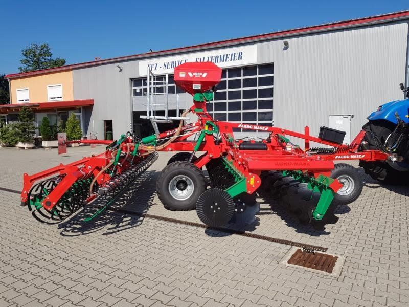 Agro-Masz BTC 60H mit SP400 Zwischenfruchtstreuer