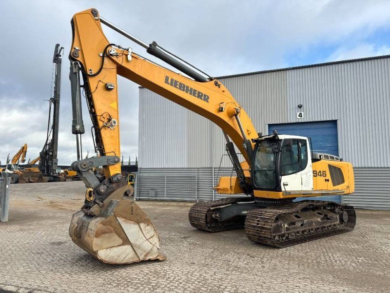Liebherr R 946