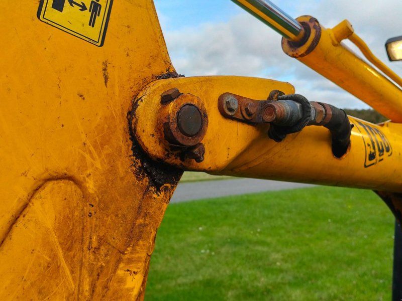 JCB 8018