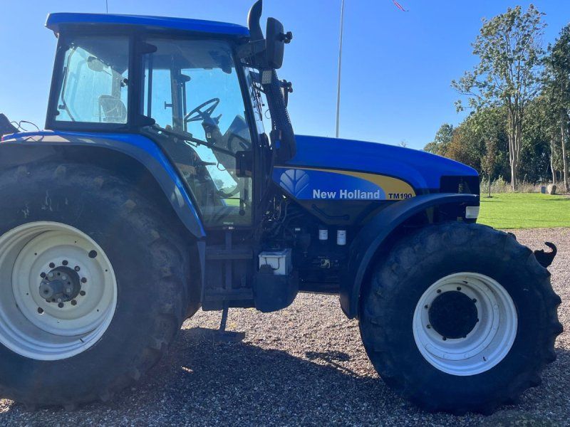 New Holland TM190
