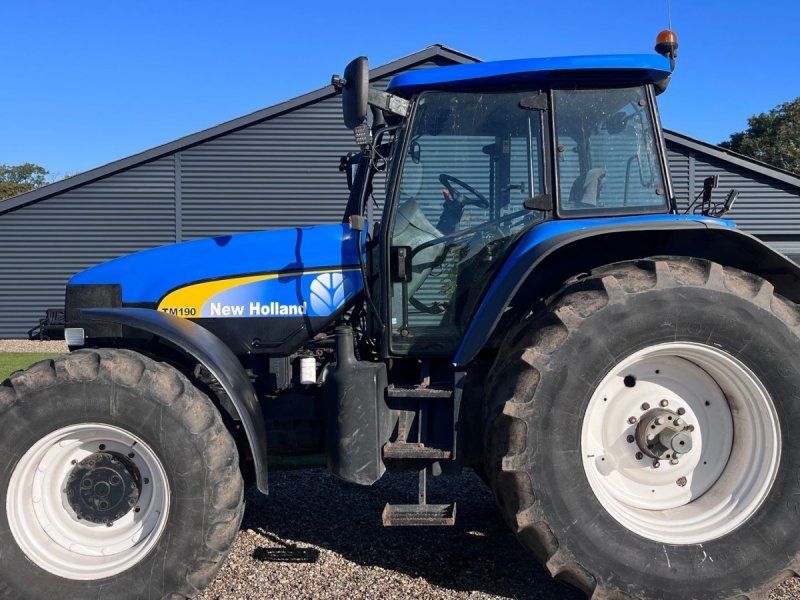 New Holland TM190